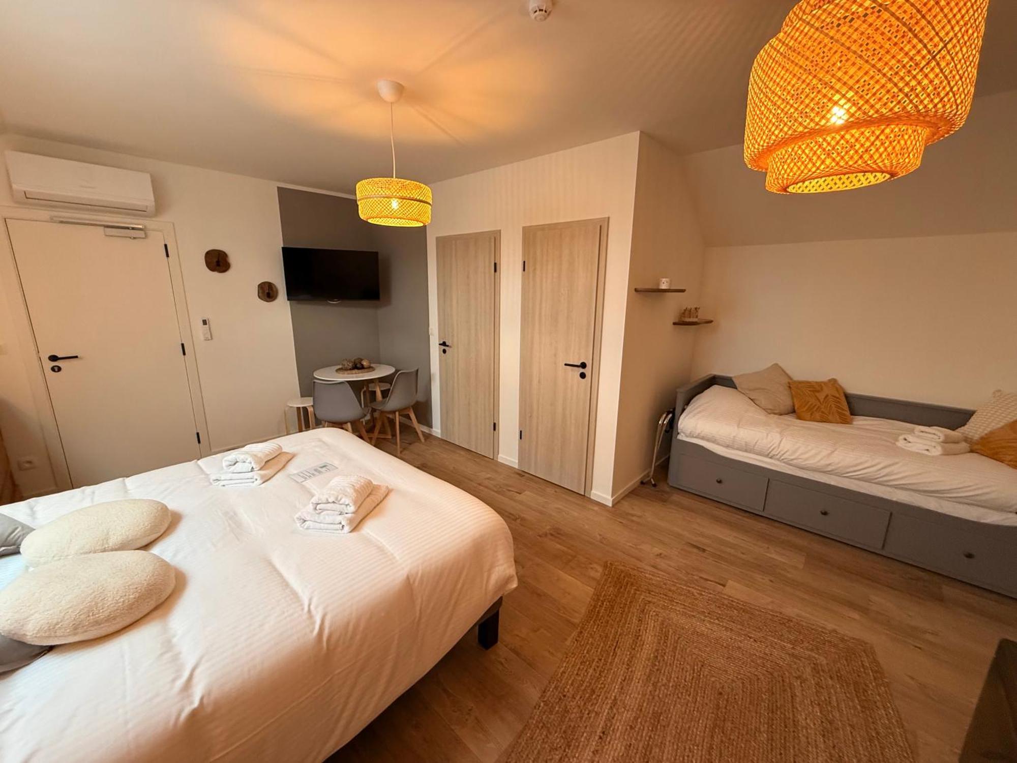 Sensup A 5Min De Pairi Daiza Bed & Breakfast Брюжлет Екстериор снимка